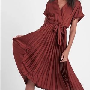 Banana Republic Satin, Pleated rust colored dress, small